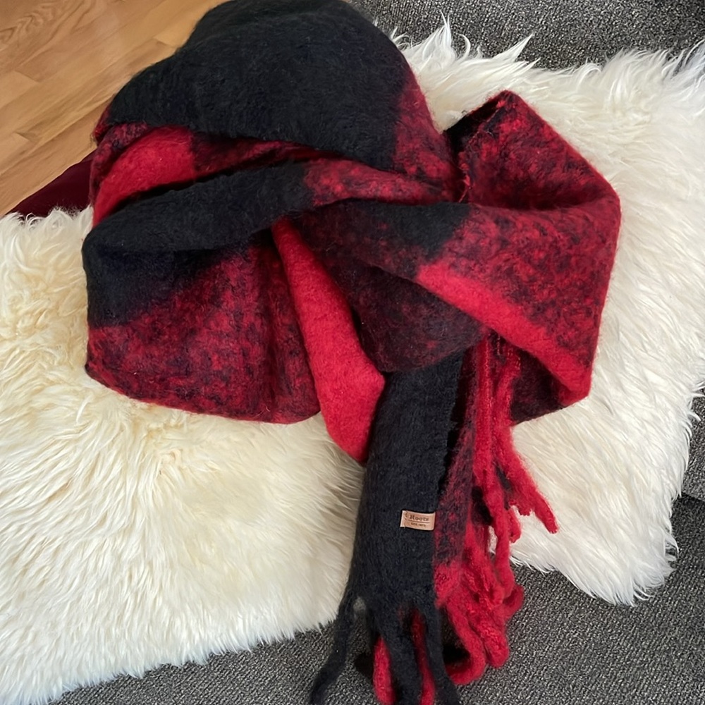 Roots Cabin Red Plaid Scarf - Picture 2 of 5